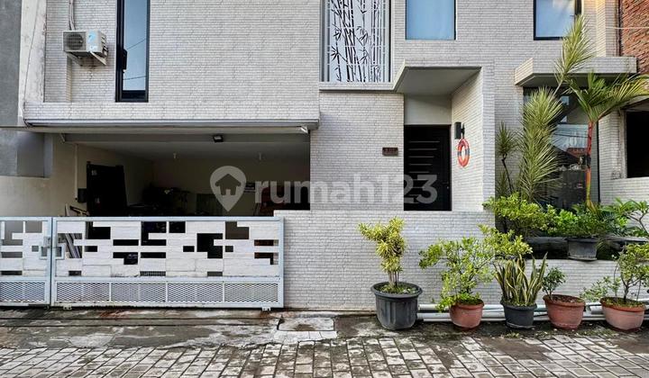 Rumah Hunian Modern 2 Lantai di Kerobokan 1