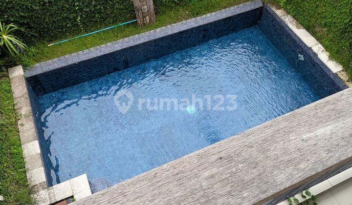 Rumah Style Villa 2 Lantai Berloksi di Area Taman Sari