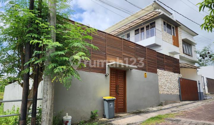 Buc Villa 4 Beds 2 Lantai di Ungasan Badung