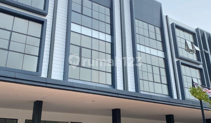 Maison De Wisteria 3-story shop house 5x17 85m Metland Menteng Cakung Maison De Wisteria 3-story shop house 5x17 85m Metland Menteng Cakung