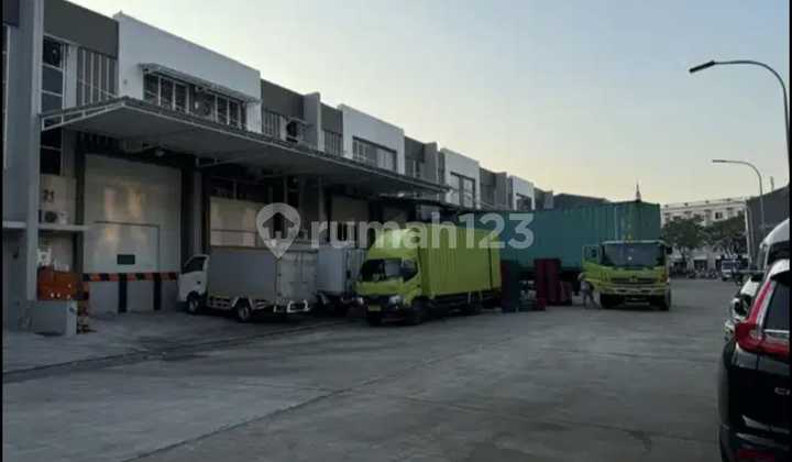Gudang di Green Lake City Ukuran 7 X 20, Lt 140M2 Bagus