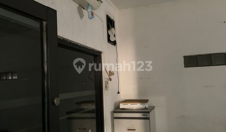 Shophouse in Tangerang City, Land Area 340 M2, Building Area 340 M2, Size 10 X 25, Strategic Location 2