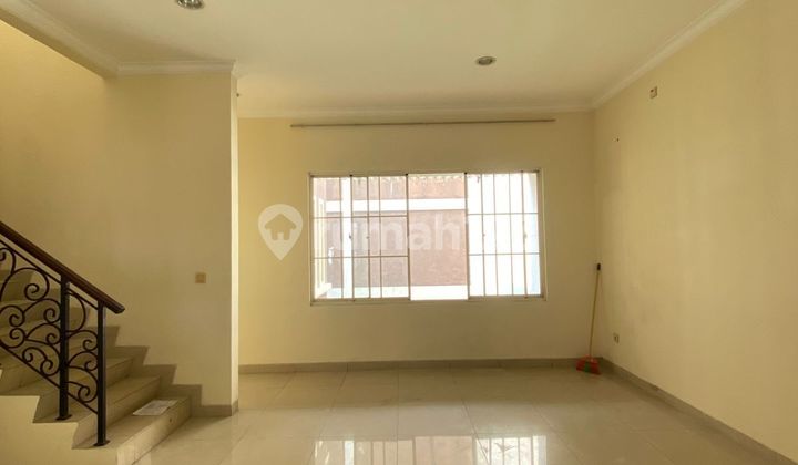 Rumah Di Green Lake City Cluster Eropa, Ukuran 8 X 20, Bagus Rumah Di Green Lake City Cluster Eropa, Ukuran 8 X 20, Bagus