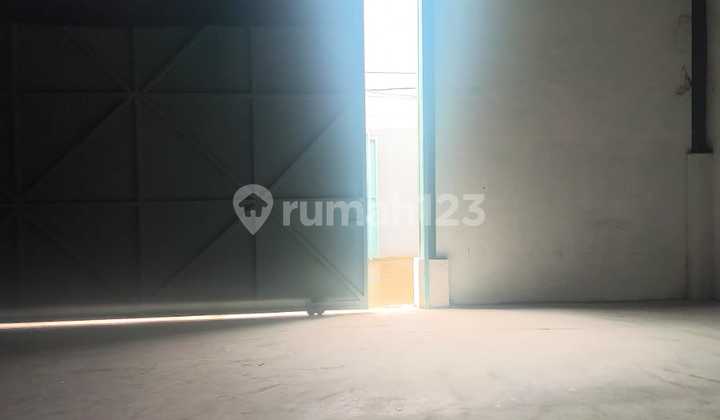 Gudang di di Kav Dpr Blok C, Luas Tanah 700M2, Luas Bangunan 480 M2, Ada Kantor 2 Lantai, Bagus dan Rapi