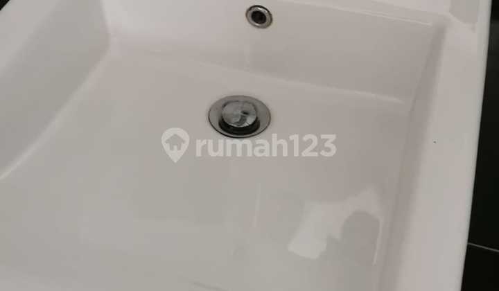 House in Green Lake City, Size 8x15, Semi-furnished, Good