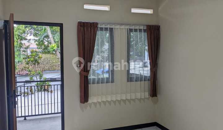 Dijual rumah kost bangunan baru di sayap Otista 2
