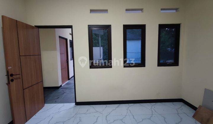 Dijual rumah kost bangunan baru di sayap Otista 4
