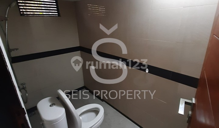 Rumah 2 Lantai Bagus Furnished SHM di Taman Sakura, Bandung 2