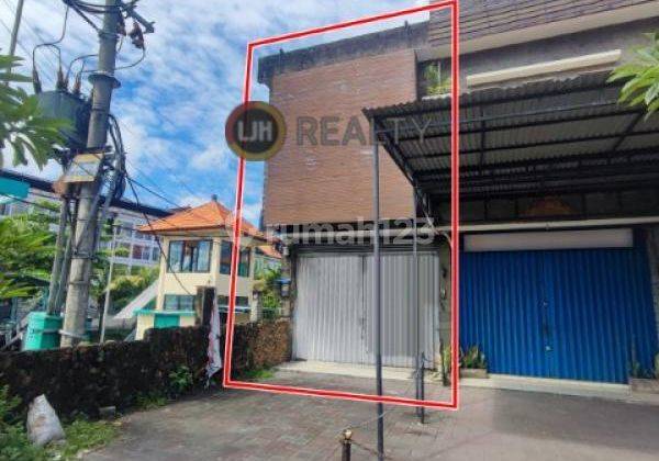 Shophouse for rent at Seminyak, strategic location, well maintained, close to Kerobokan area 2