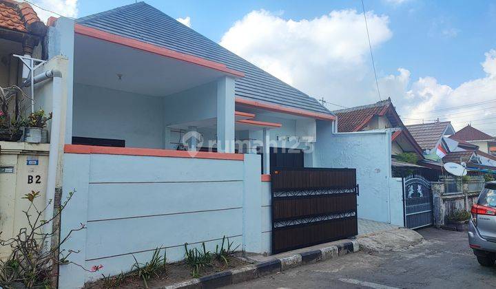 Rumah Sewa Di Perum Ratana Graha Jl Tangkupan Perahu, Padang Sambian, Dps Barat

 1