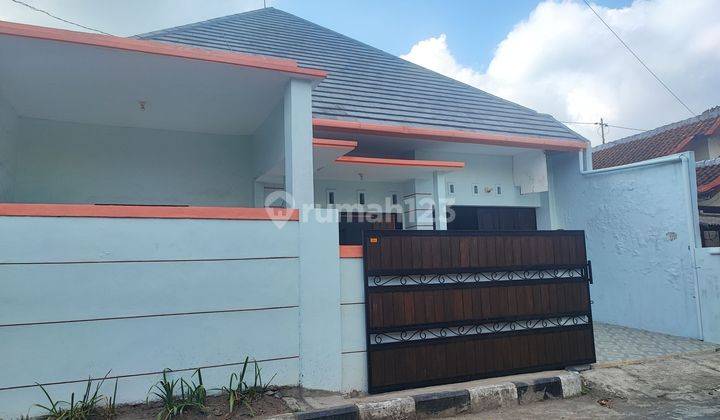 Rumah Sewa Di Perum Ratana Graha Jl Tangkupan Perahu, Padang Sambian, Dps Barat

 2