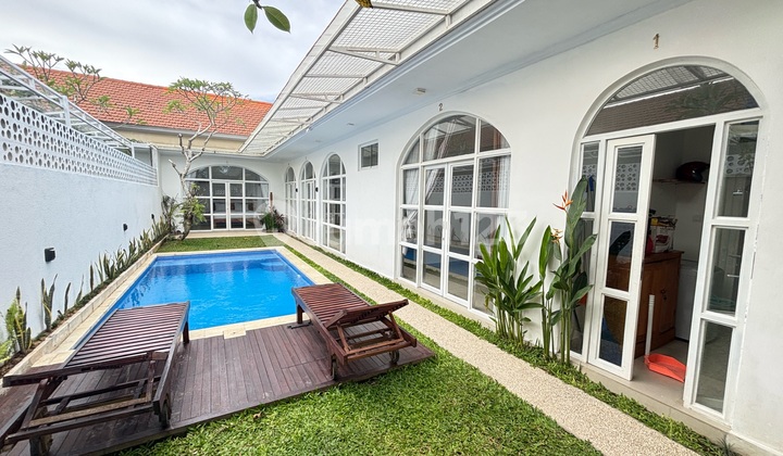 Villa Sewa Dekat Pantai Munggu di Jalan Raya Seseh Munggu Badung