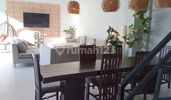 Villa Jual Dengan7 Kamar Tidur Di Berawa, Canggu, Kuta Utara