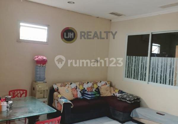 Shophouse for sale at Jl. Raya Canggu, Kerobokan, strategic location, well maintained, suitable for business 2