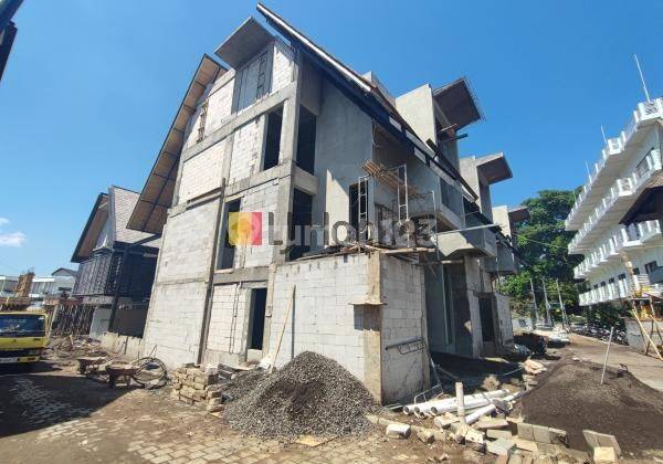 4 bedrooms villa for sale at Padang Linjong, Canggu, strategic location with new building, only 7 minutes to Batu Bolong Beach 2