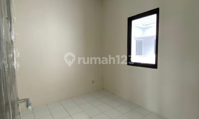 Rumah Baru siap huni. Udara bersih. Lokasi Segitiga emas  7