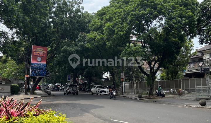 Rumah Bentuk tanah Ngantong kedalam di Sayap Dago Riau Bandung