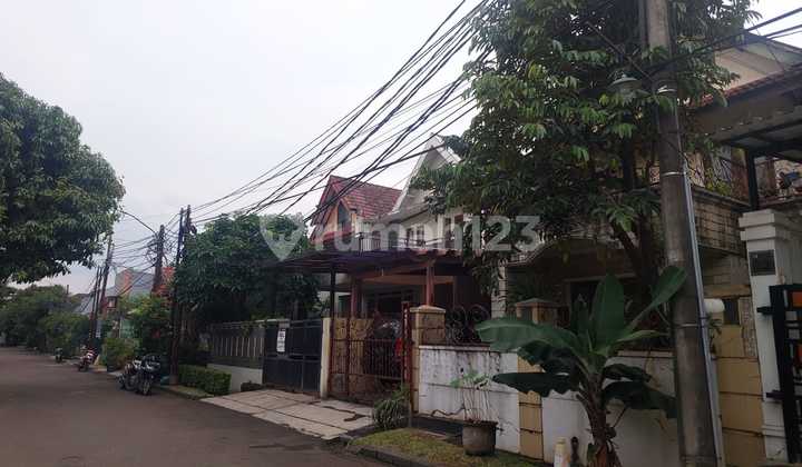 Old 2-Story House in Camar Bintaro Sector 3 2