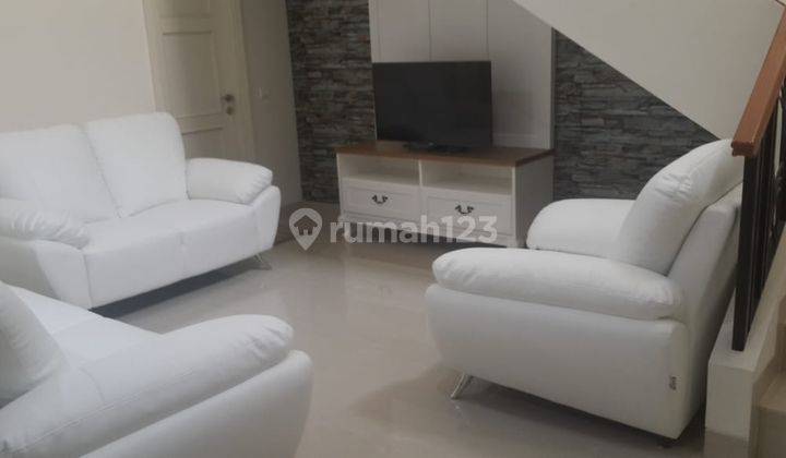 Disewakan Rumah Cantik 2 Lantai Gading Serpong Furnish Bagus 1