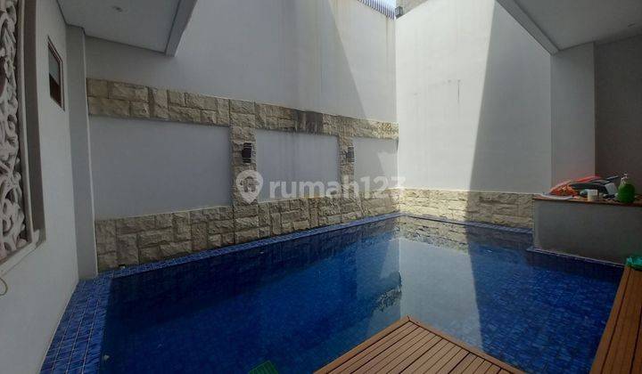 RUMAH MEWAH 2LT dgn MINI SWIMMING POOL di JL RATNA JATIBENING  2