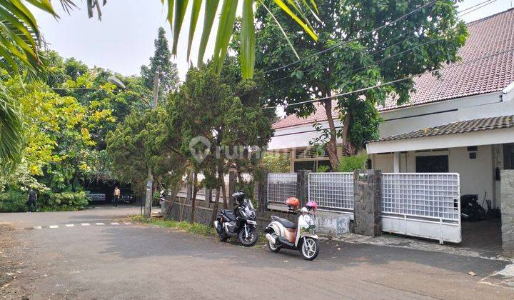 RUMAH HOOK 2LT TERAWAT LUAS 500m² DLM PERUMAHAN CINERE ESTATE DEPOK  2