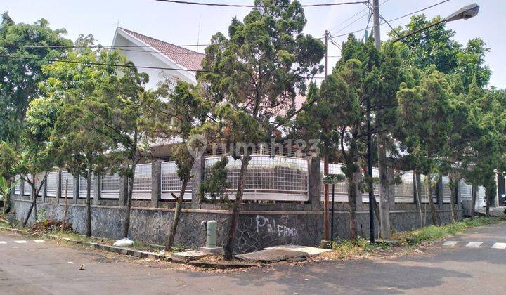 RUMAH HOOK 2LT TERAWAT LUAS 500m² DLM PERUMAHAN CINERE ESTATE DEPOK  1