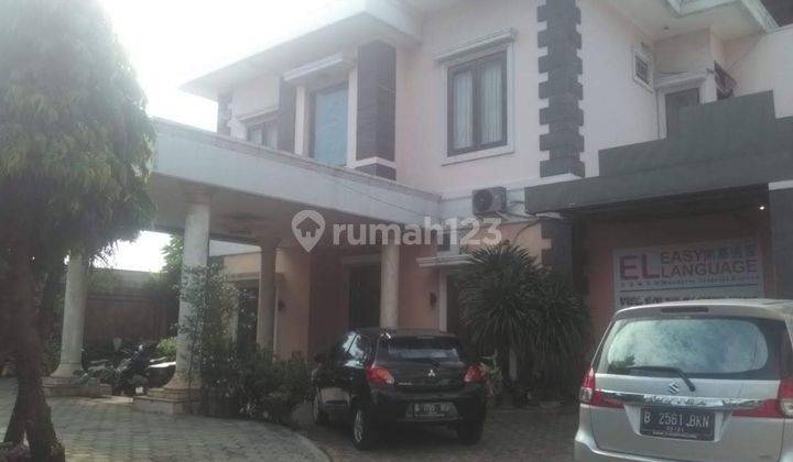 Rumah Dengan Kolam Renang Dijual Di Kemanggisan Jakarta Barat