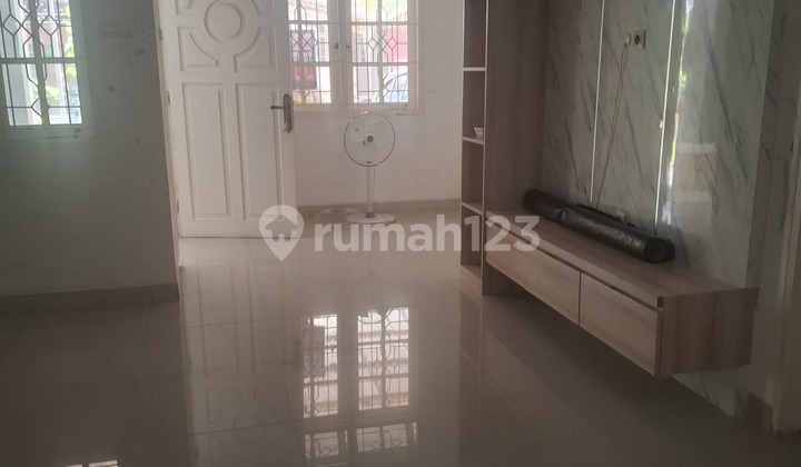 For rent.house.in.legenda.wisata 2