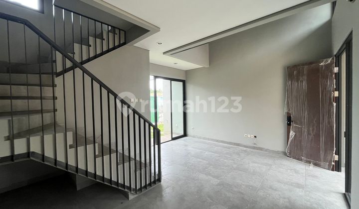 Ready-to-Occupy House Near Toll Access and Train Station, Free Document Fees, Free Down Payment 2