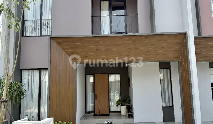 8-meter wide house in Alam Sutera, 3+1 Bedrooms, near Ikea and toll access to Jakarta. 2