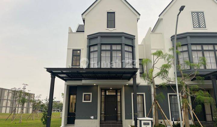 Rumah Mewah Attic Room dengan High Ceiling di Gading Serpong 1