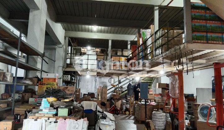 Central City Warehouse, Warehouse Area, Truck Access. Central City Warehouse, Warehouse Area, Truck Access.