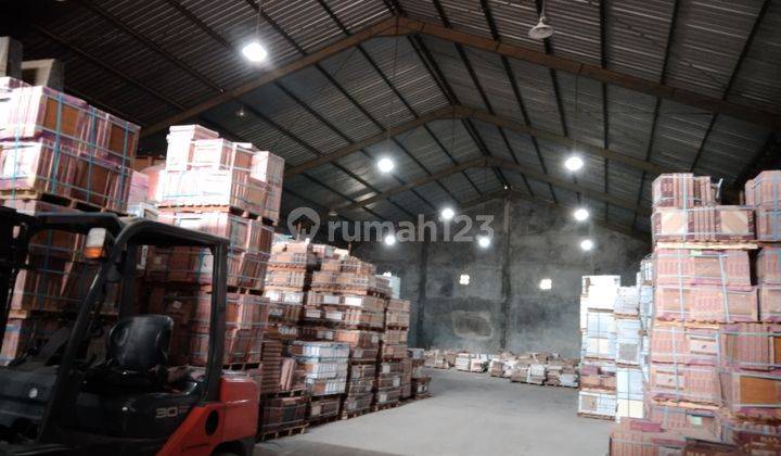 Wonosari Bantul, gudang masih beroperasi pinggir jalan raya. selangkah Ringroad 1