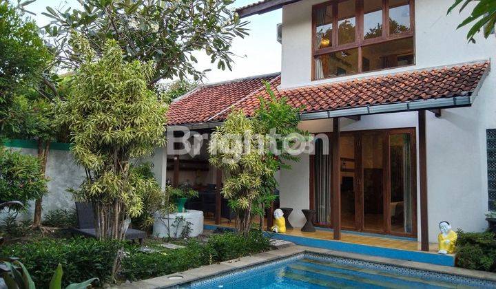 VILLA MANTRIJERON KERATON MALIOBORO, AREA KAMPUNG BULE, PUSAT WISATA GUEST HOUSE, CAFE RESTO BULE MANCANEGARA. HIDDEN GEM, PRIVATE POOL, FULL FURNISHED HARGA DISKON 1