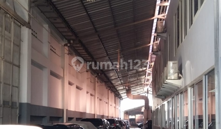 Selangkah Tugu Malioboro, Gudang Kantor Tempat Tinggal