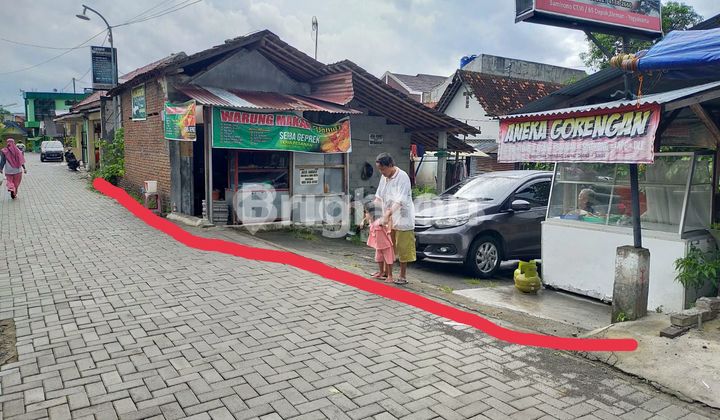 CITY CENTER, SURROUNDED BY UGM, UNY, UIN. ACCESSIBLE BY CAR AND TRUCK.