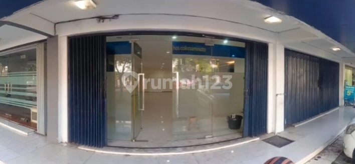 Three-Story Shop House in Cokroaminoto Central City Commercial Area