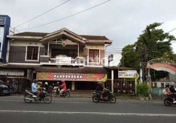 Cokroaminoto, Jalan Utama Pusat Kota. Dikelilingi Area Wisata Komersial