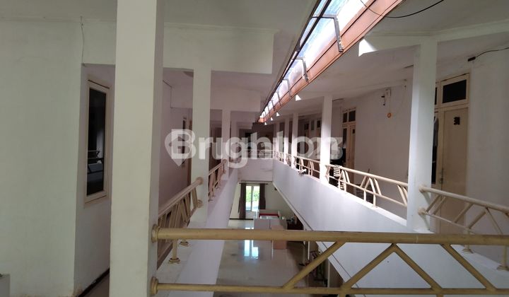 kost kos eksklusif tengah kota, parkir luas. kost kos eksklusif tengah kota, parkir luas.