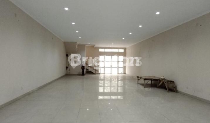 READY TO USE SHOPHOUSE ON MAGELANG STREET, JOGJA. A STEP AWAY FROM MALIOBORO MONUMENT. 2