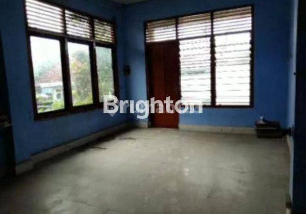 Pakuningratan Tugu Malioboro bangunan lama cocok untuk cafe  2