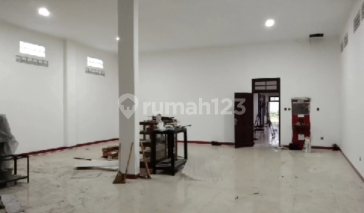 One Step Malioboro Shop House Ready to Live Business 2