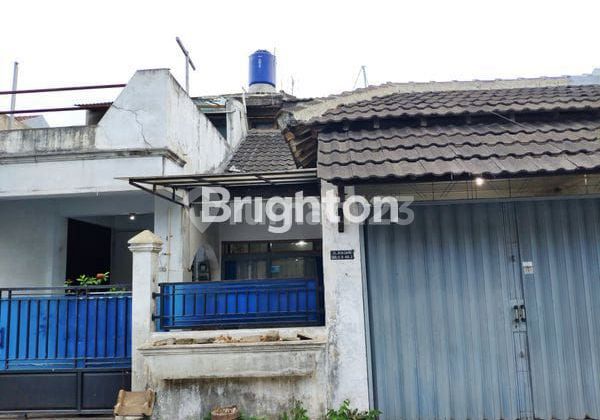Minimalist Housing Complex with One Gate System Inside Godean Ring Road