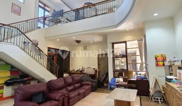 Rumah 2 Lantai dengan Basement Lokasi Dekat dengan Gedung Sate 2