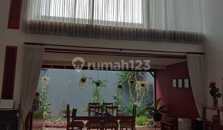 Rumah Bagus 2 Lantai Di Setra Duta! Harga Nego, Lokasi Strategis  2