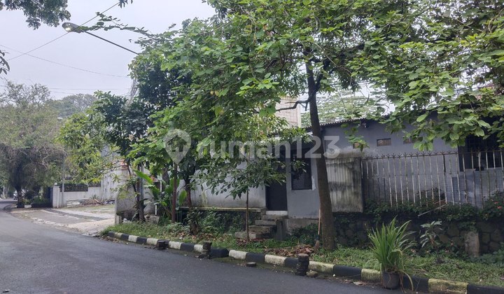 Properti Klasik Desain Otentik di Sayap Dago Lokasi Strategis 2