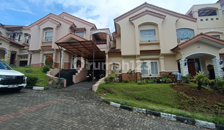 Rumah Bagus Siap Huni di Komplek Alamanda Dago Harga Negotiable