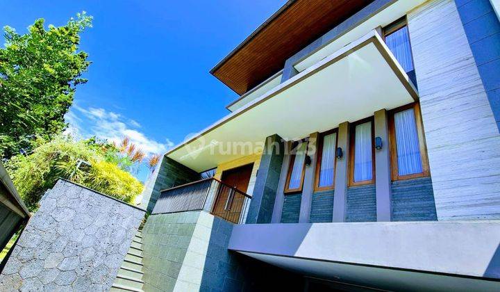 Rumah 3 Lantai Bagus SHM Di Setraduta Bandung 1