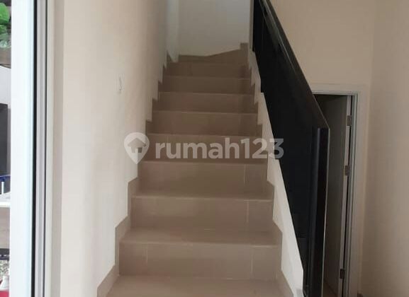 Nice 2-Story House Hook Position in Summarecon Bandung 2