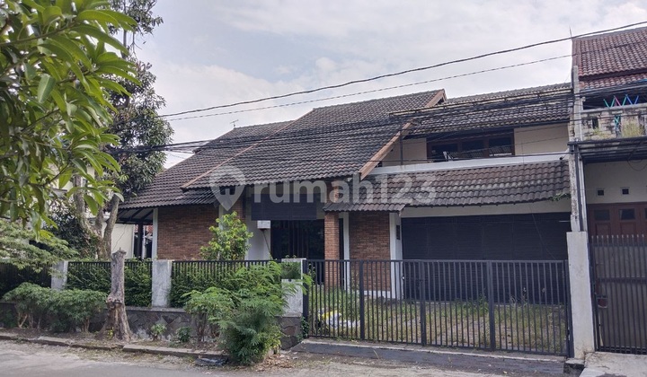 Rumah Hitung Tanah Posisi Hook di Jalan Utama Antapani Jln Lebar
